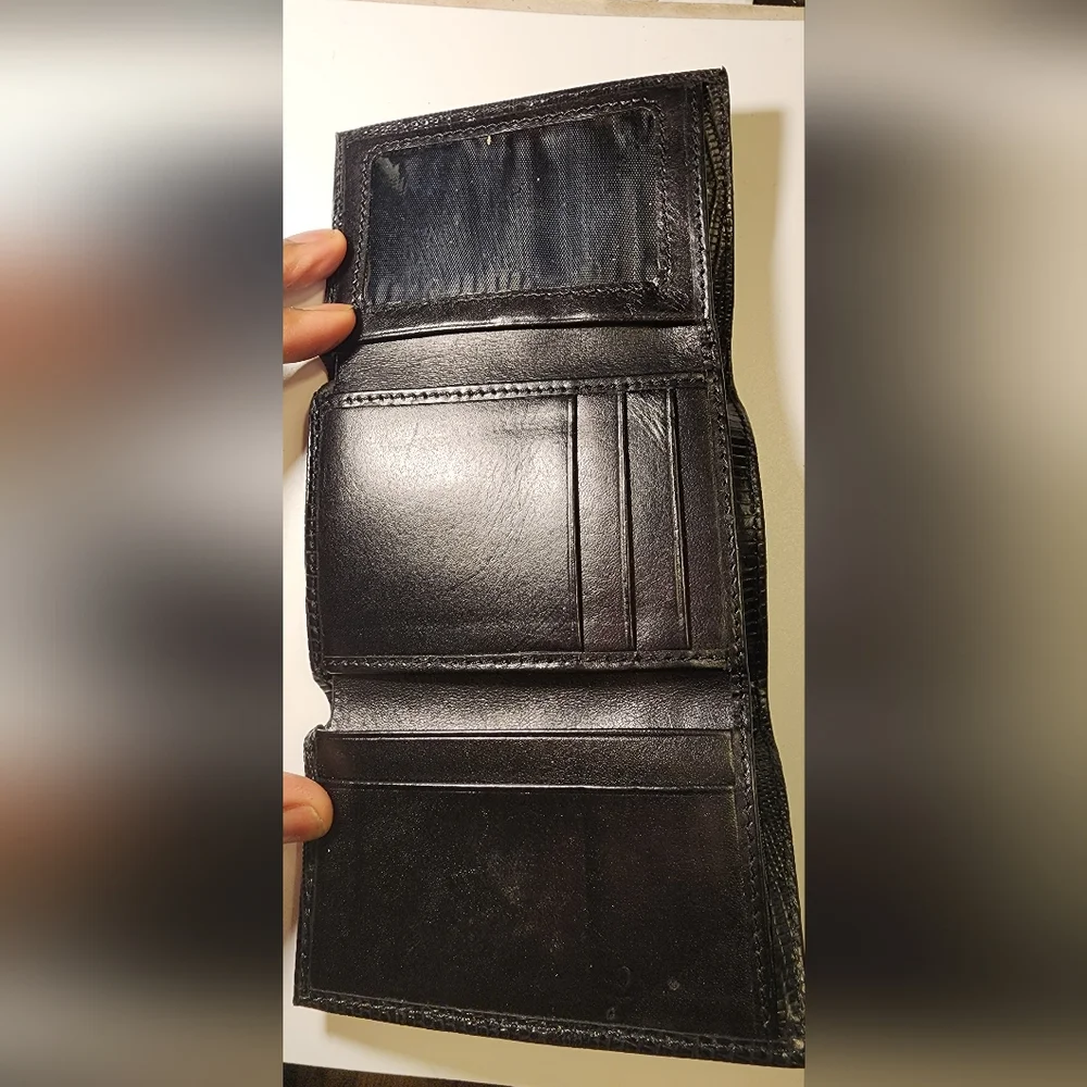 Men's 100% Lizard Shell Cordovan TriFold Wallet.  Black.